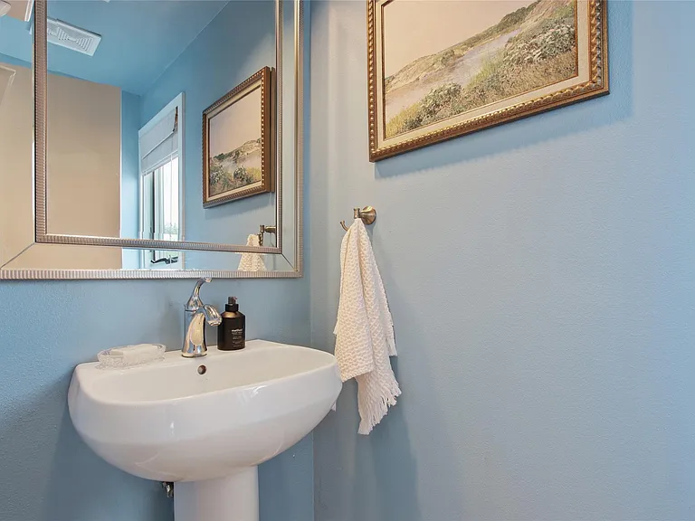 1702 S Lamar Blvd #3 — Photo 11