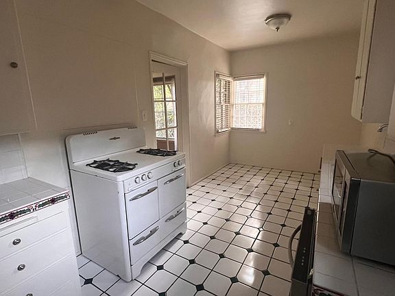 4th image of 9937 Durant Dr #D