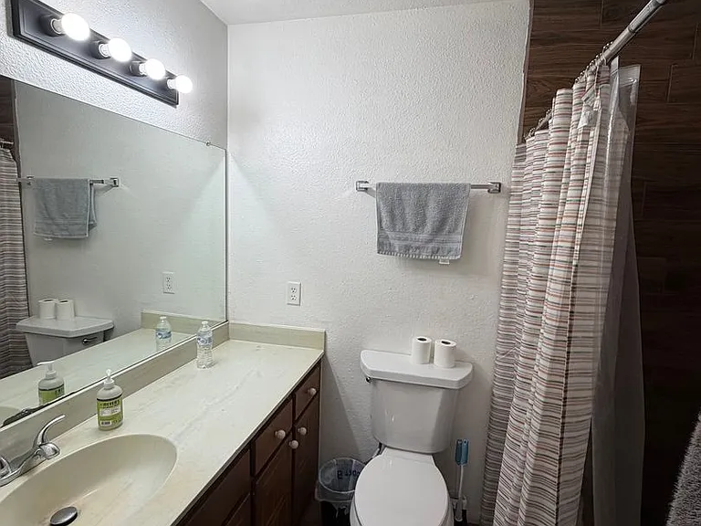 730 E 24th Pl — Photo 22