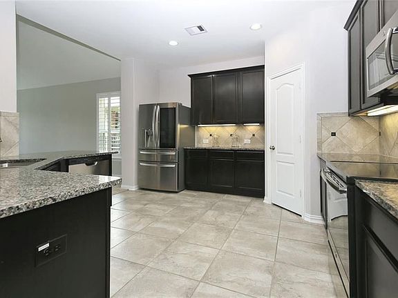 5th image of 2502 Bay Hill Dr