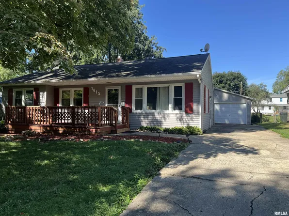 1613 Elmwood St, Jacksonville, IL 62650