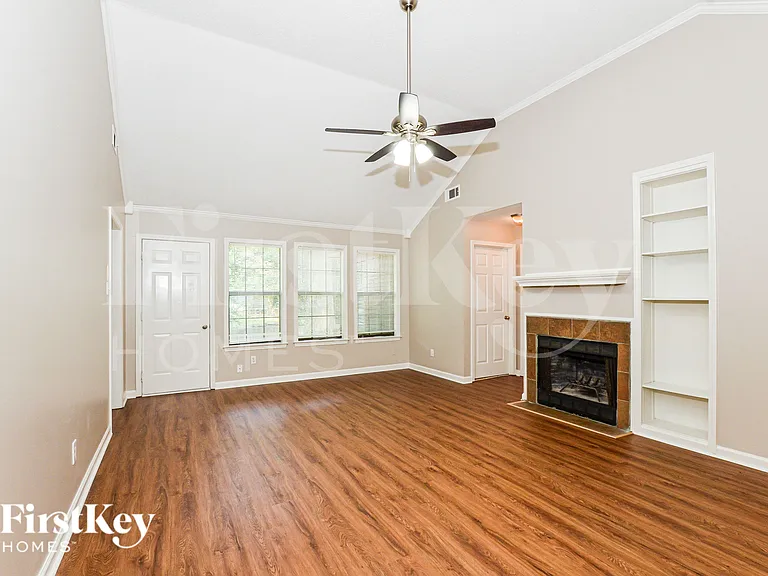 4538 Kings Grant Dr — Photo 3