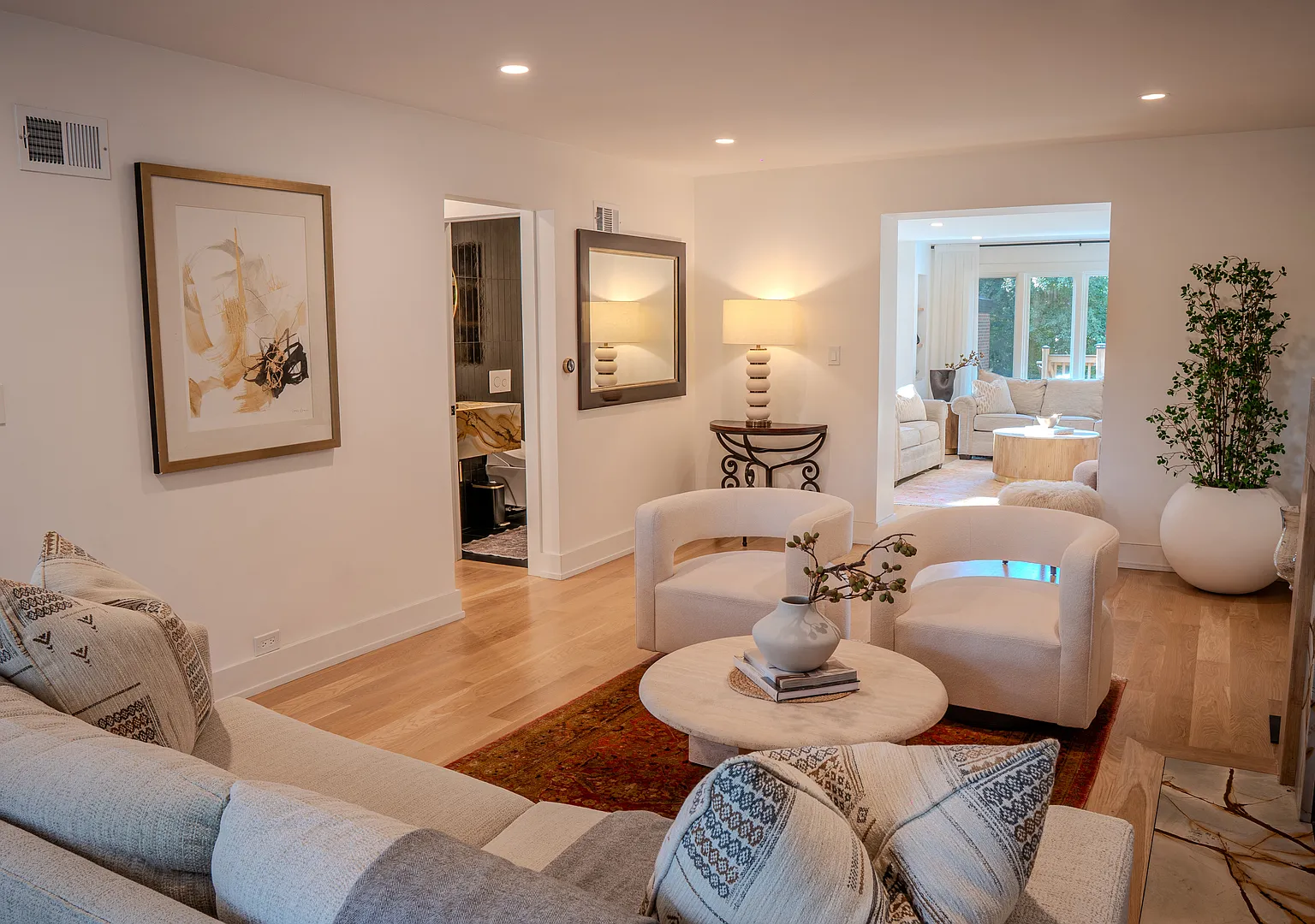 4 bed, 2.5 bath, 2359 sqft, $6,500 — Photo 3