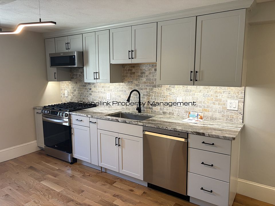 1st image of 31 Queen St #1