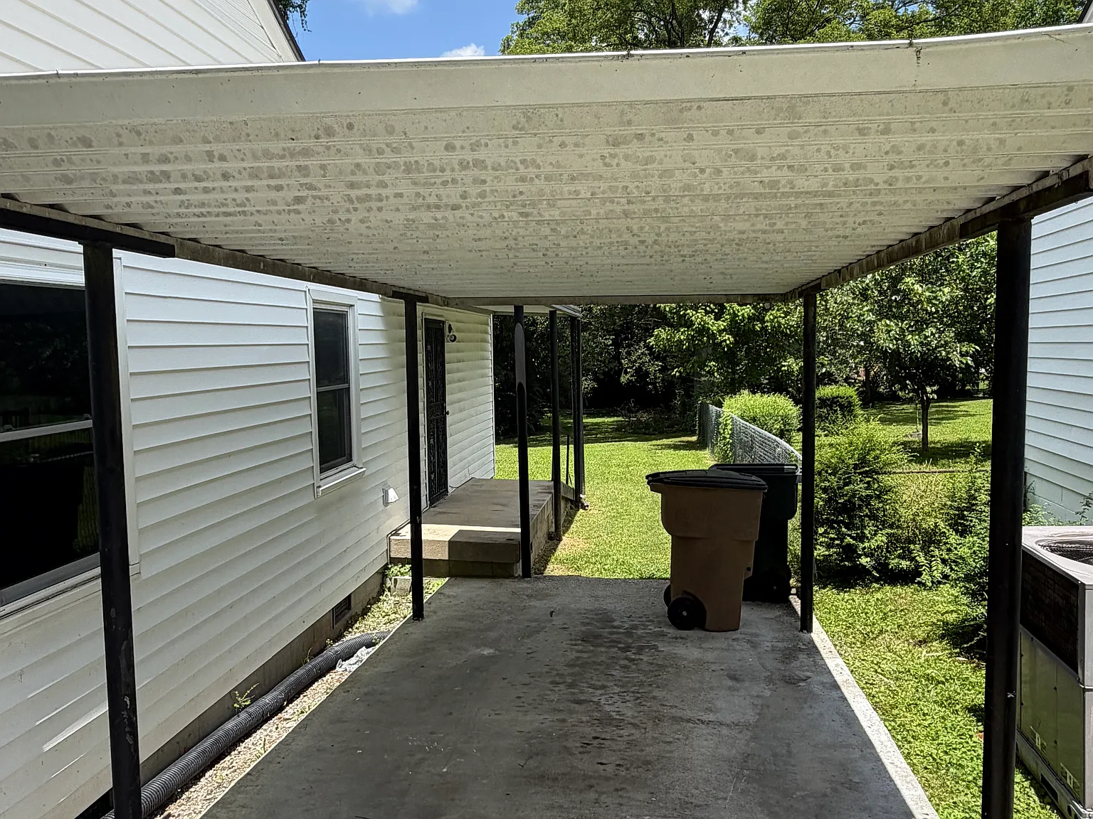 3 bed, 944 sqft, $1,875 — Photo 2