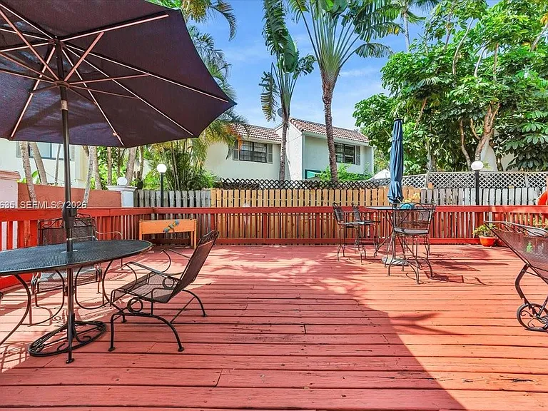 1405 Miami Rd #7 — Photo 27