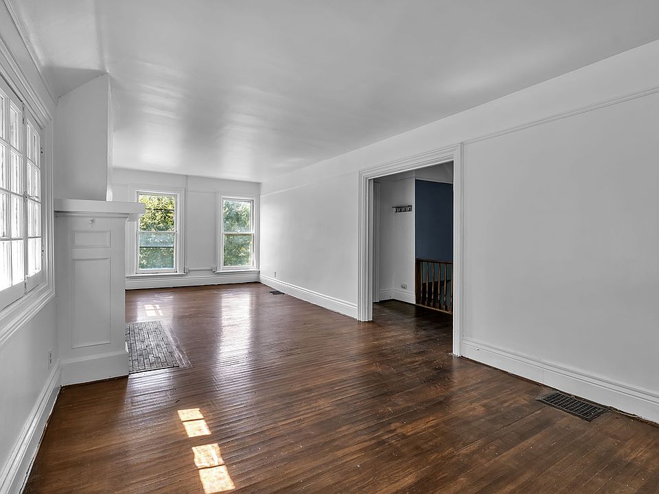 1st image of 137 College St
