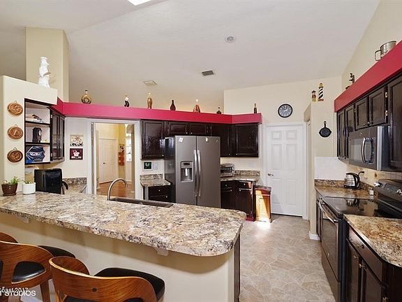 03_648SheridanWoodsDr_5_Kitchen_LowRes