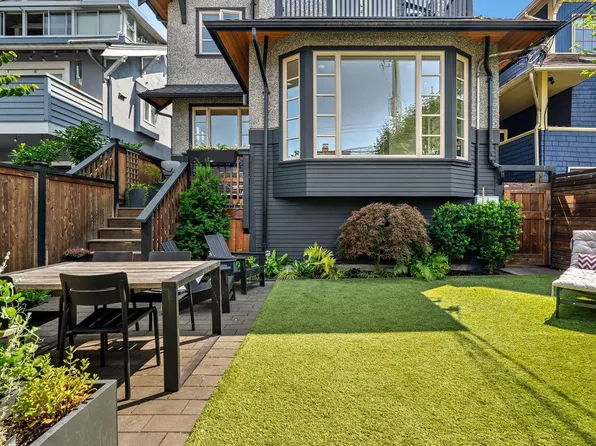 3261 W 2nd Ave, Vancouver, BC V6K 1K9