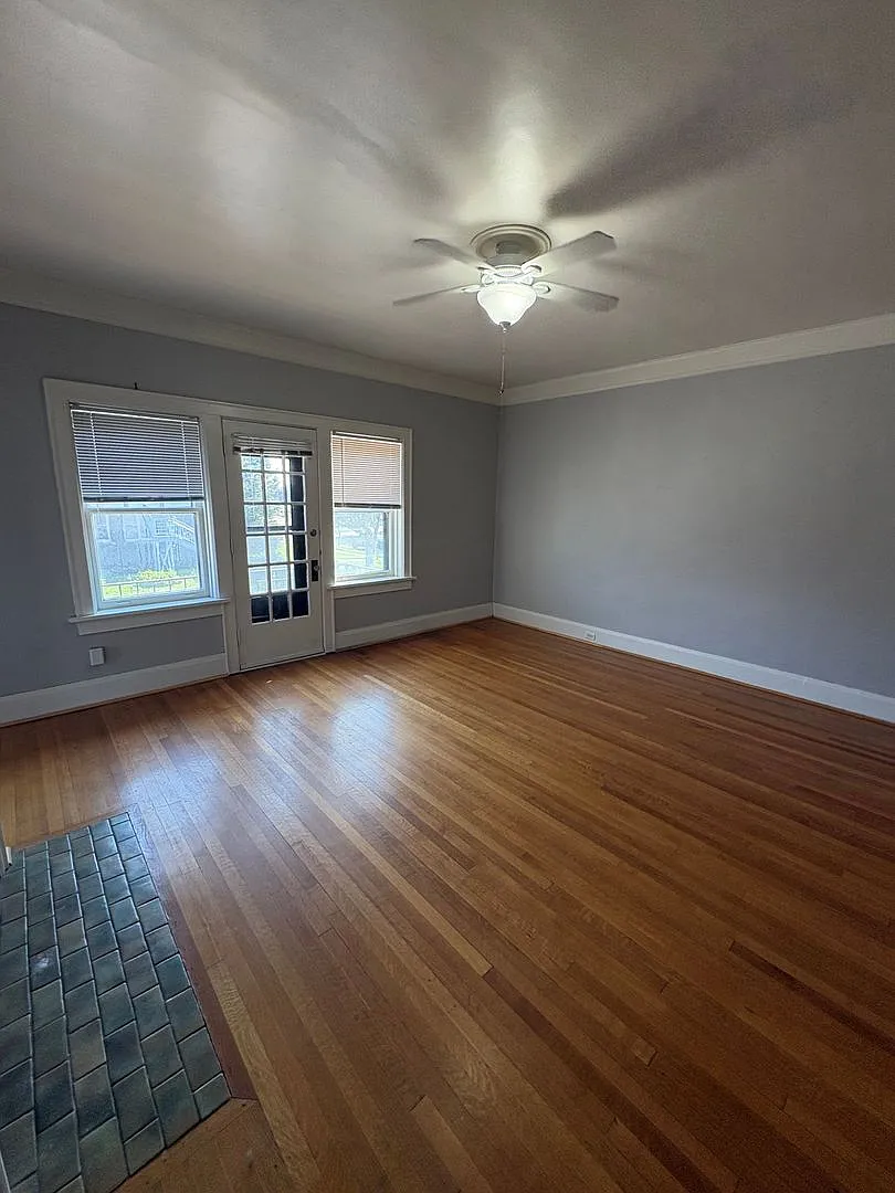 Colbert Apartments (3870 Harney St.) — Photo 2