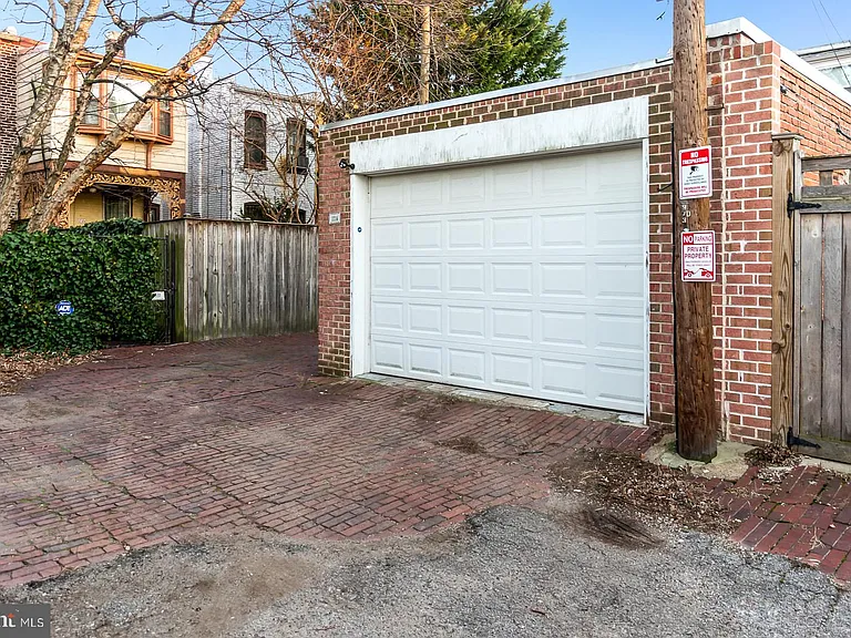 1016 G St SE — Photo 46