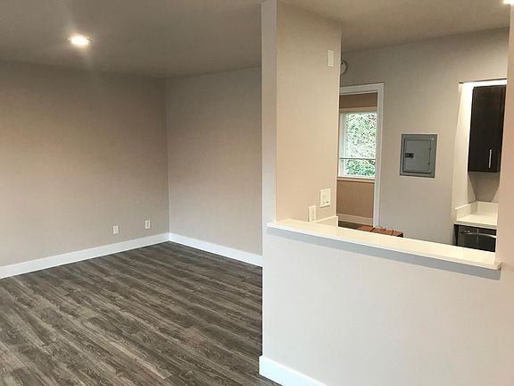 3rd image of 1201 S Cloverdale St #12