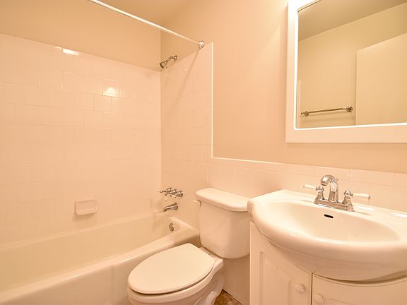 5th image of 3107 Orris Ln APT 209