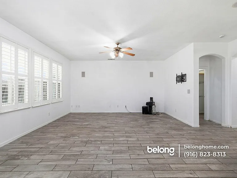 1714 Nicol Way — Photo 20
