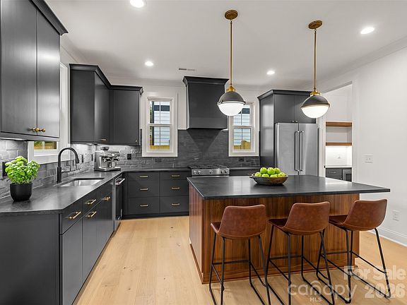 3rd image of 2757 Parkway Ave