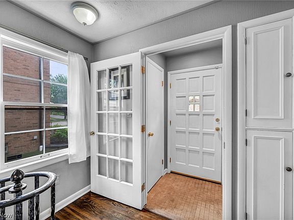 4th image of 2351 Charney Rd