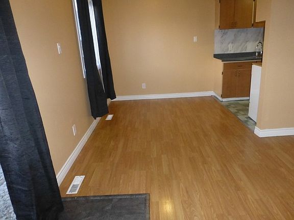 5th image of 119 Cornell Ct NW