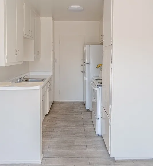 915 N Wilton Pl #309 — Photo 1