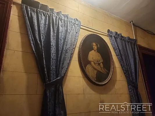 Rented by Real Street Inc | media 16