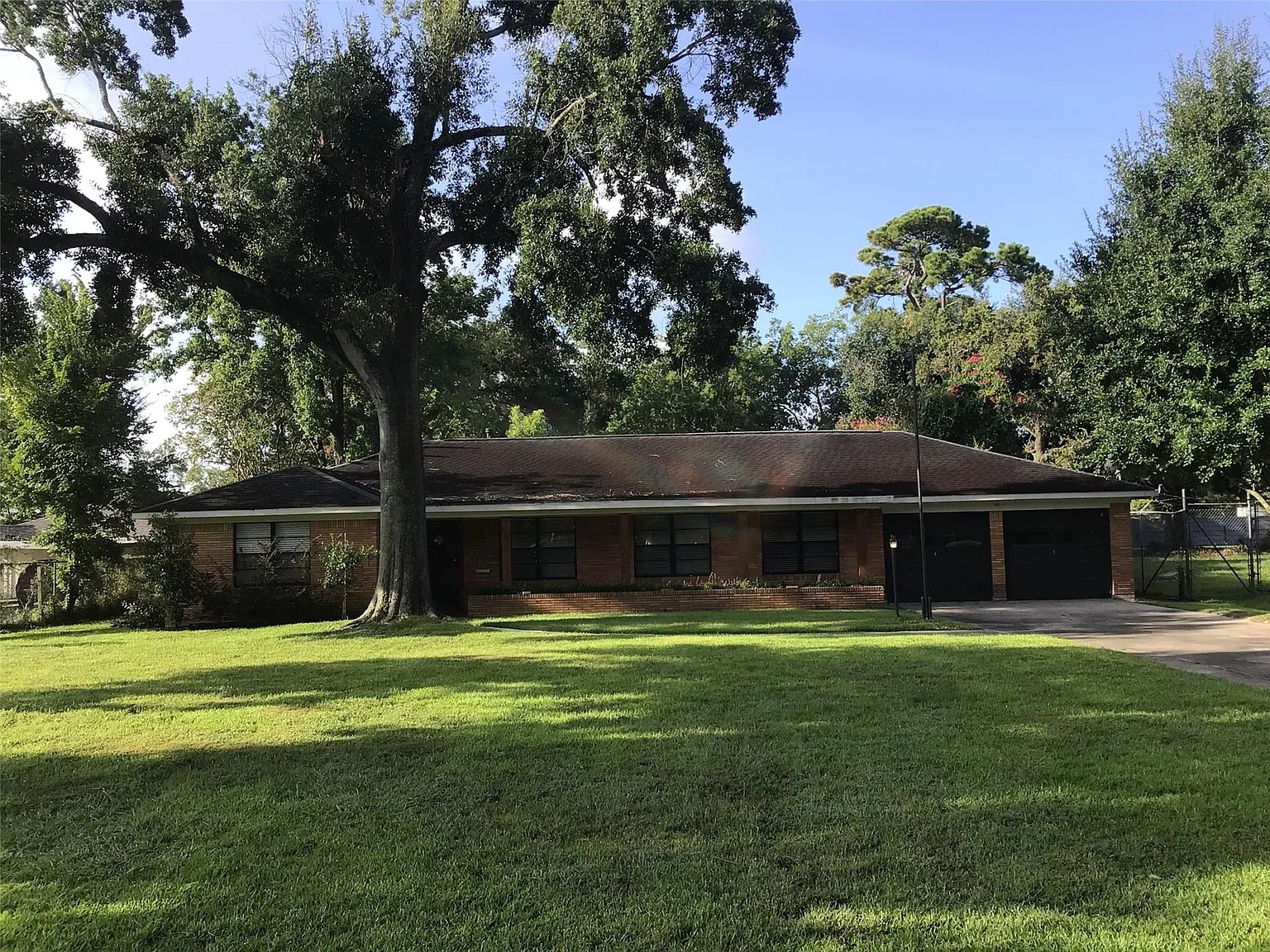 2 bed, 2.0 bath, 1752 sqft, $2,300 — Photo 1