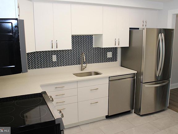 3rd image of 237 Greenfield Ct