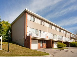 Cambrian Court, Calgary, AB T2K 1V6