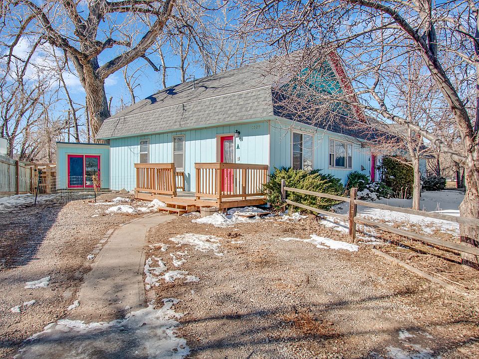 Cute duplex at the end of a culdesac