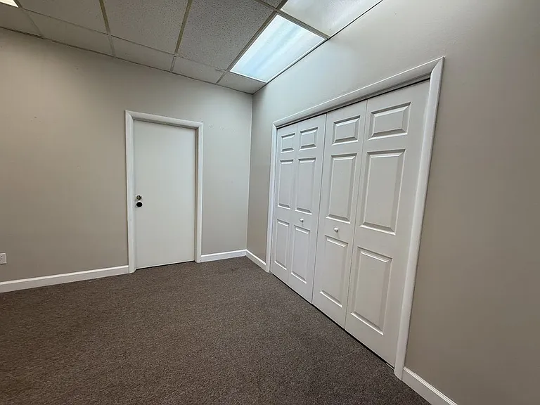 311 N Jackson St — Photo 12