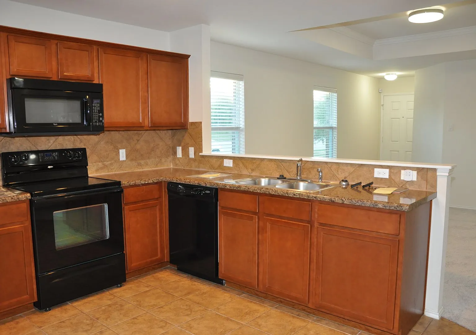 3 Bedroom 2 Bath in Cantarra — Photo 3