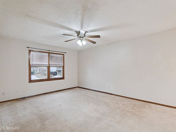 3rd image of 2307 3rd St SW