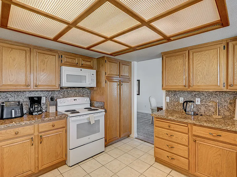 8412 Vibrant Dr — Photo 31