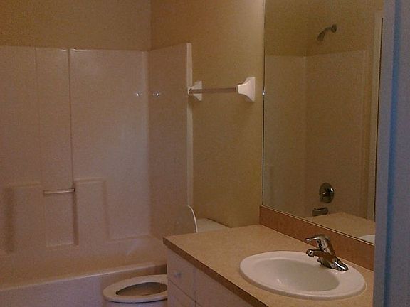 4th image of 743 Harry Ave S