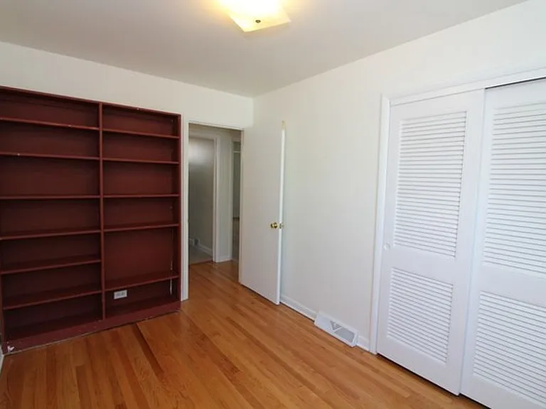 774 Green Bay Rd — Photo 5