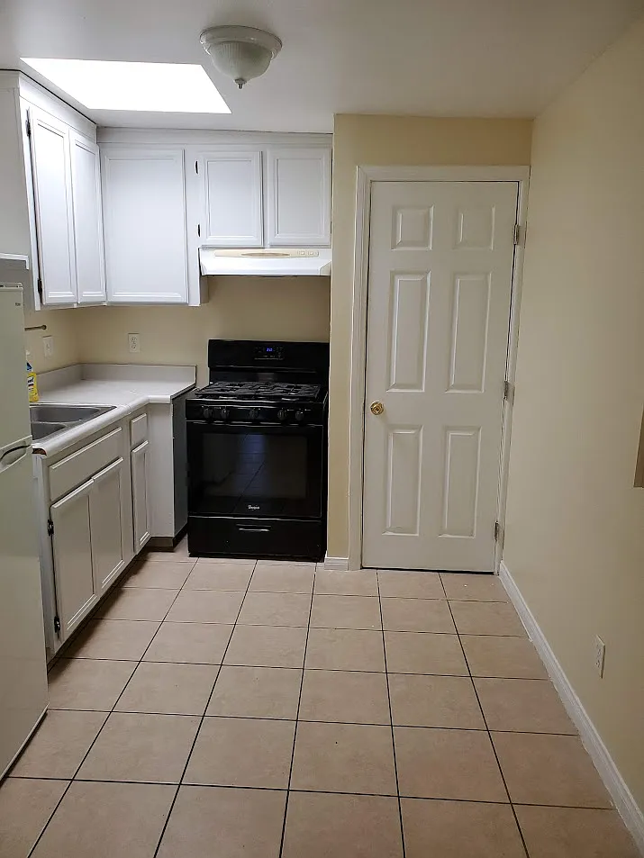 1724 Hampton Ct — Photo 1