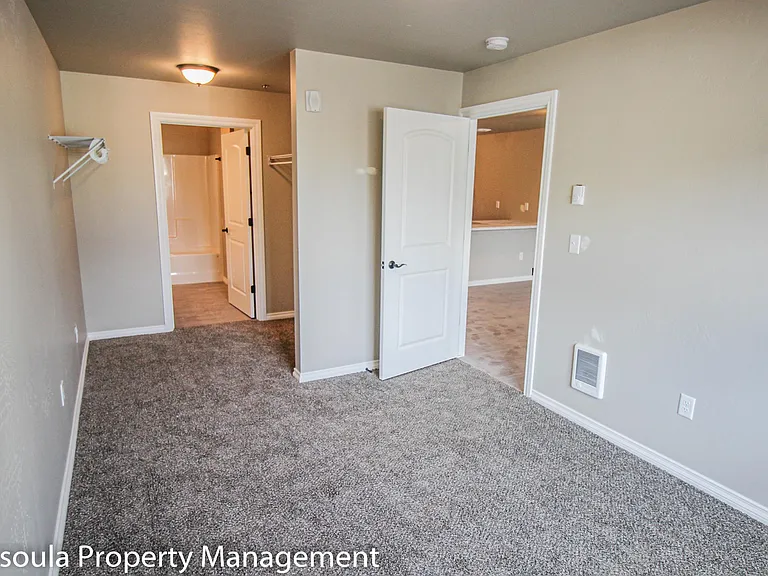 Porter Apts — Photo 3