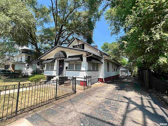 3rd image of 1010 S Western Ave
