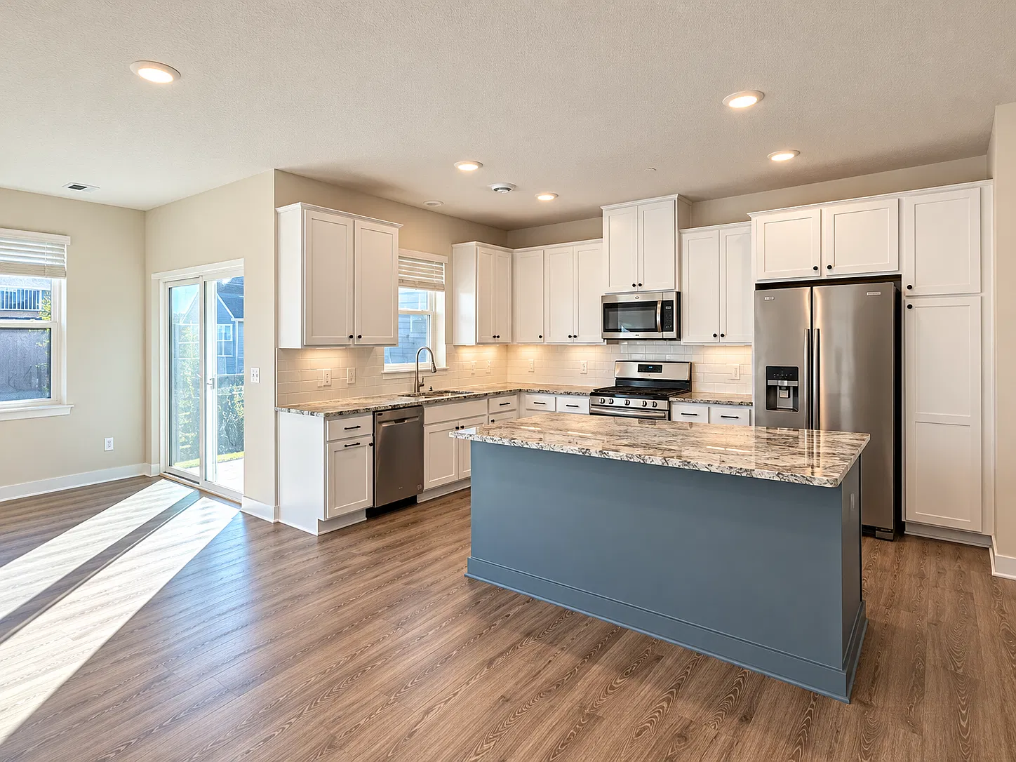 3 bed, 1895 sqft, $2,795 — Photo 4