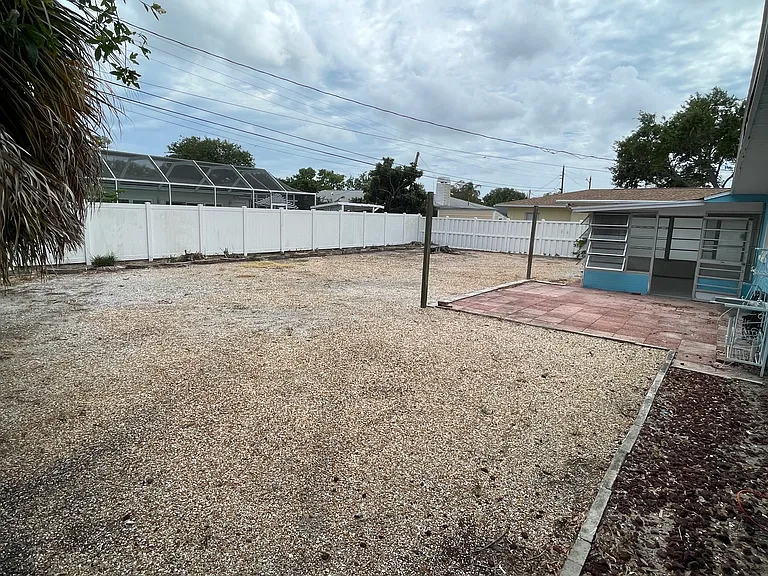 4048 Yardley Ave N — Photo 11