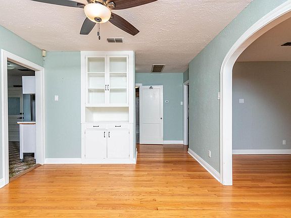 dining room looking to hall connecting bedrooms, hall bath