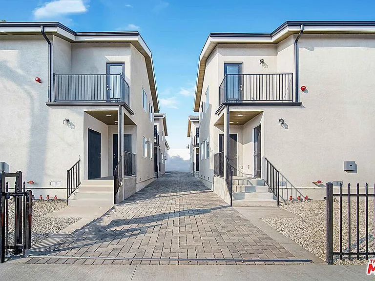 Saticoy Villas — Photo 42