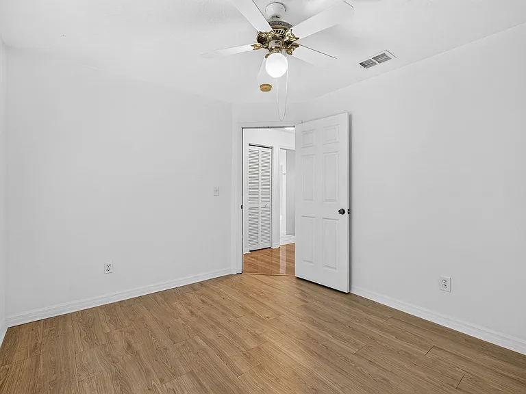 3105 Saint Clair Ave — Photo 26