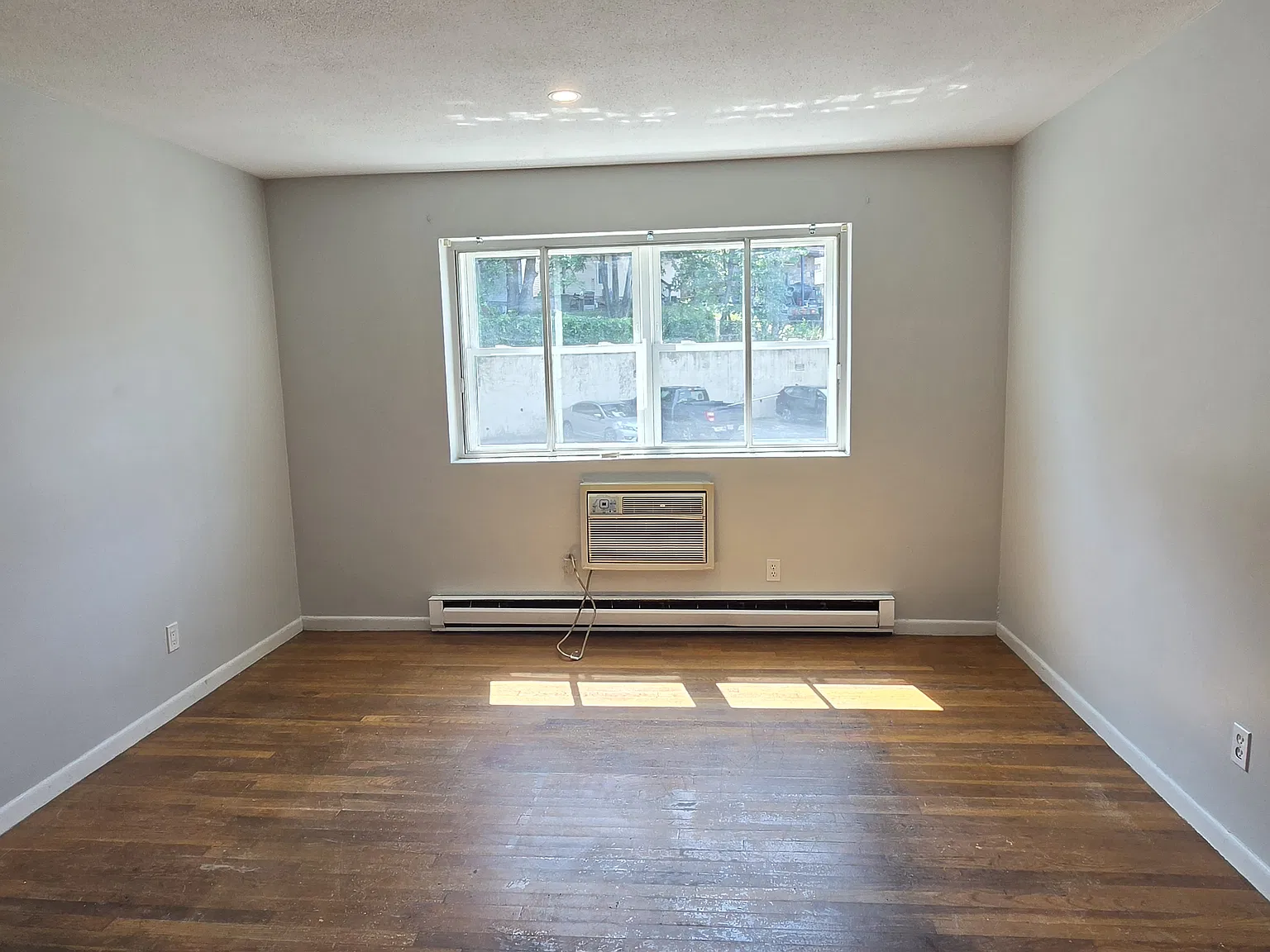 2 bed, 750 sqft, $2,600 — Photo 2