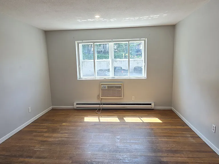 5 Waldemar Ave #3 — Photo 2