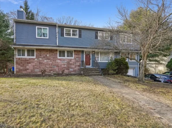 90 Grove St, Oakland Boro, NJ 07436