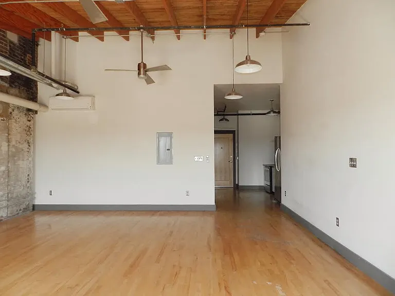 222 N Central St — Photo 26