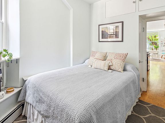 4th image of 115 Charles St APT 1