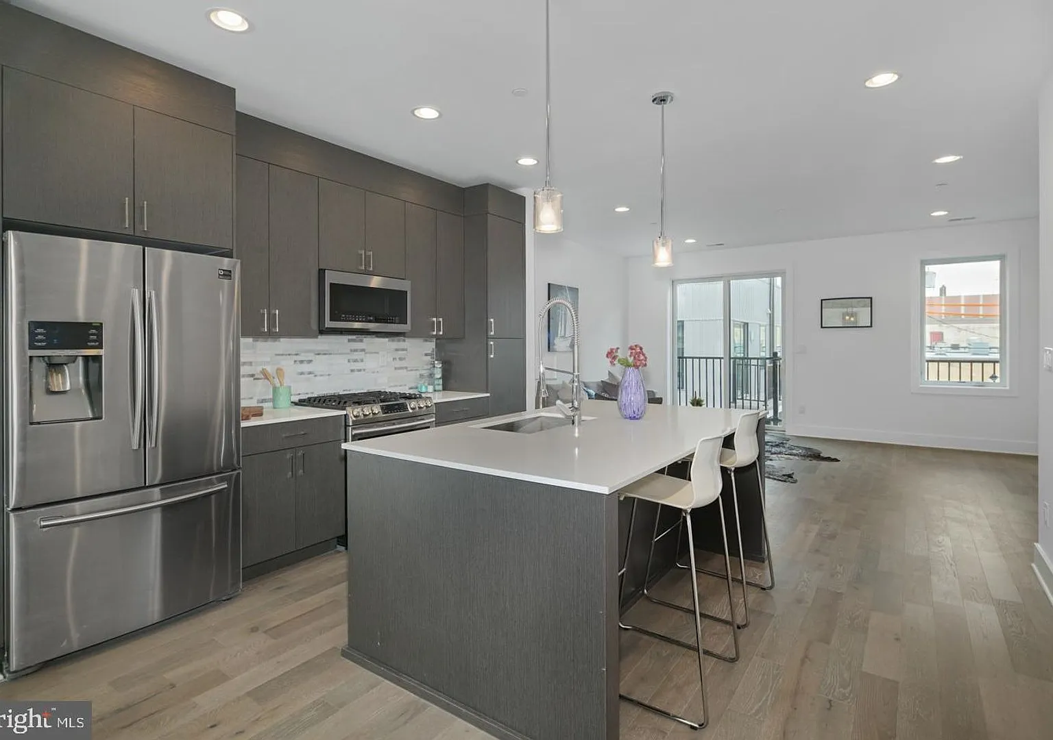 Pennsport Townhome with Garaged Parking — Photo 3