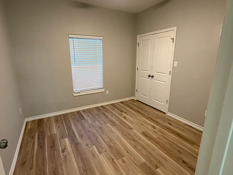 2308 Pickard Ave — Photo 9