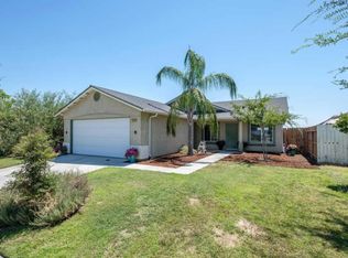 1614 Hume Dr, Sanger, CA 93657