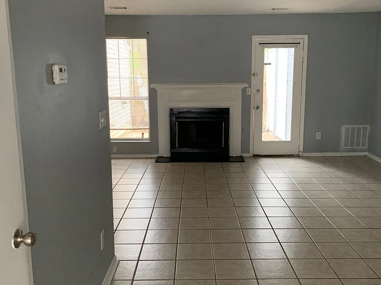 6598 Wellington Sq — Photo 10